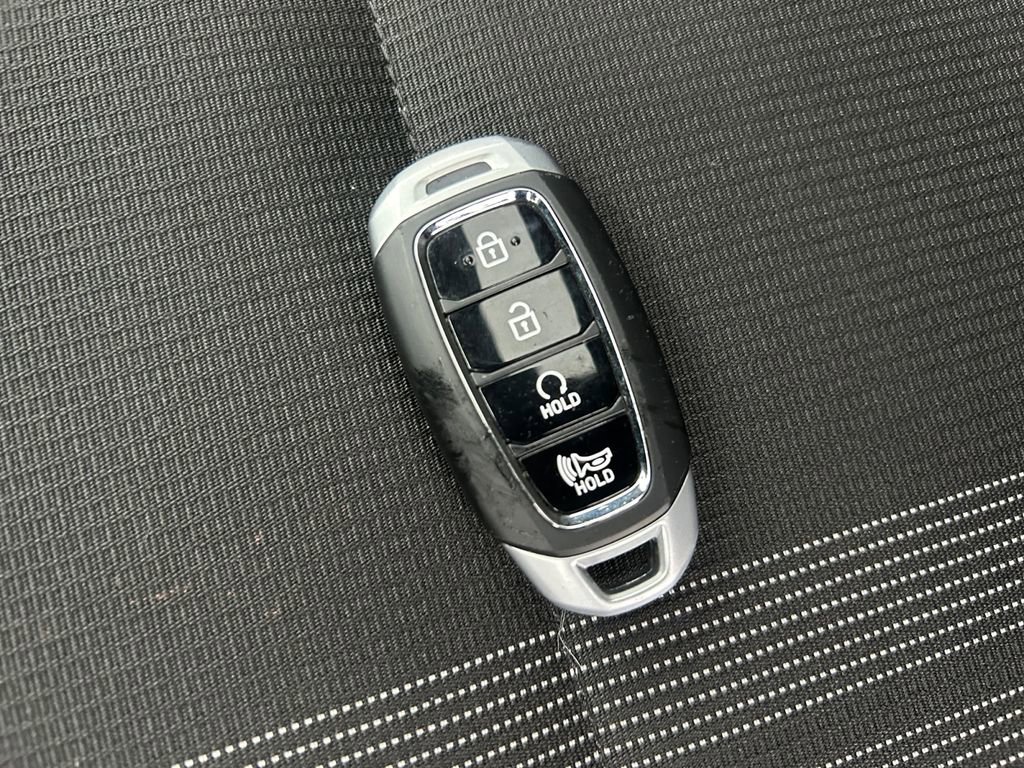 Certified 2025 Hyundai Venue SEL image 33