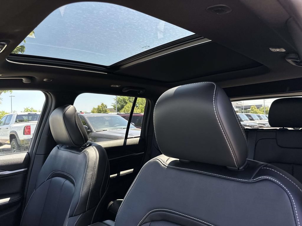 New 2026 Jeep Grand Cherokee Limited AWD/4WD image 4