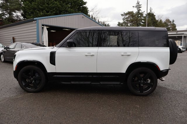 Used 2025 Land Rover Defender 110 X-Dynamic SE image 8