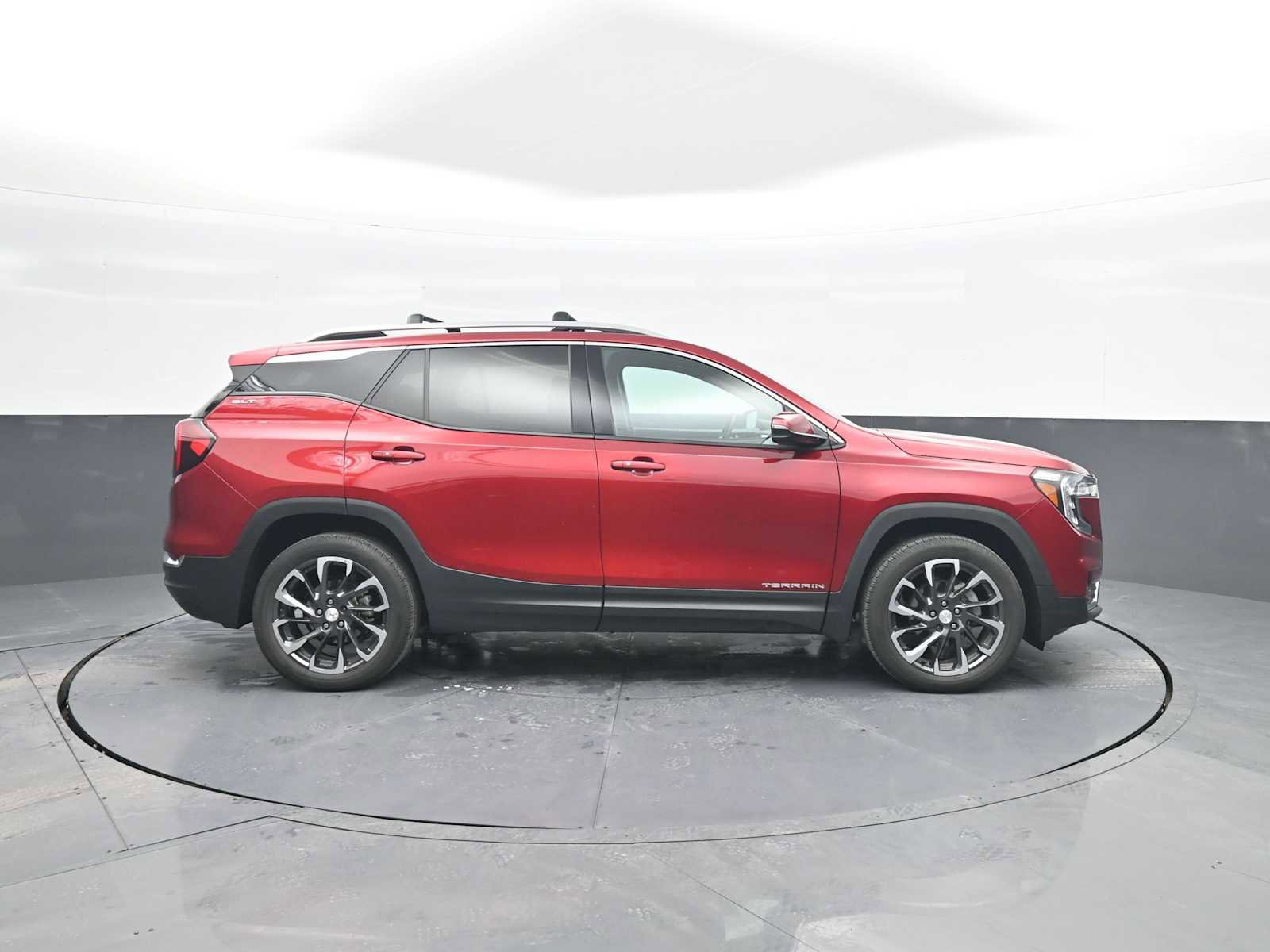 Used 2023 GMC Terrain SLT image 9