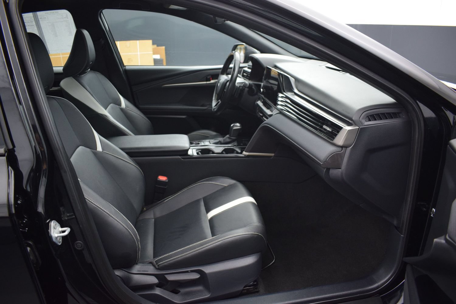 Used 2025 Toyota Camry SE FWD image 10