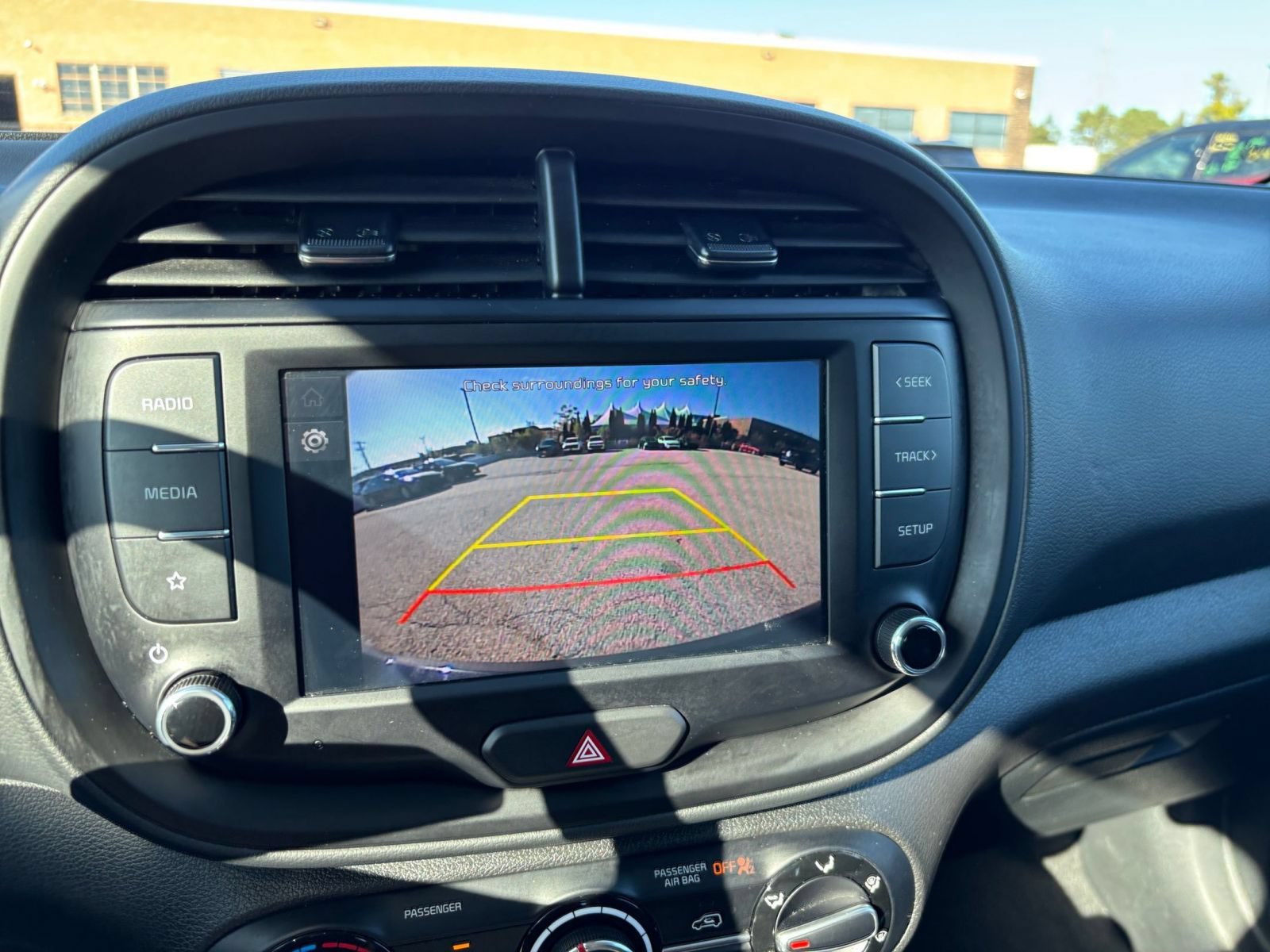 Used 2025 Kia Soul LX w/ LX Technology Package FWD image 21