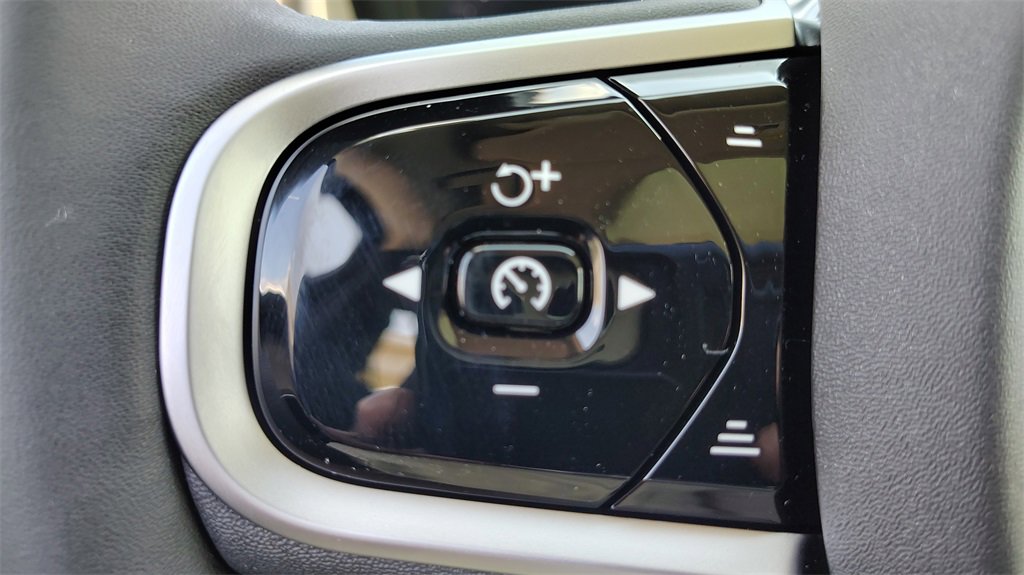 New 2026 Volvo XC90 B6 Plus w/ Protection Package Premier image 17