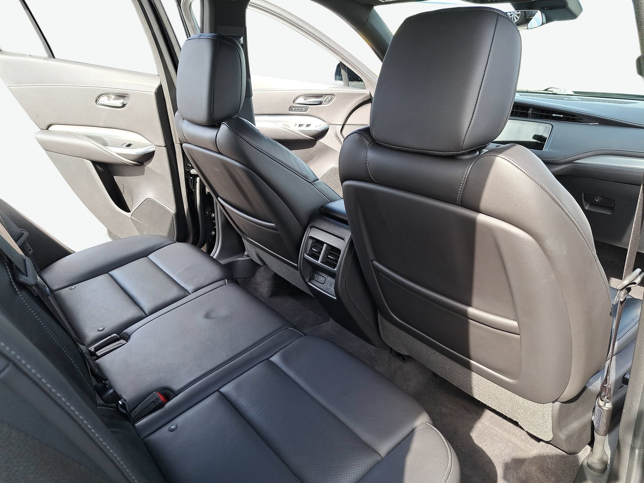 Used 2019 Cadillac XT4 Premium Luxury AWD/4WD image 12