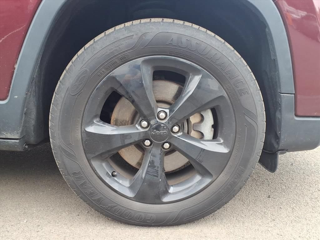 Used 2019 Jeep Cherokee Latitude Plus AWD/4WD image 22