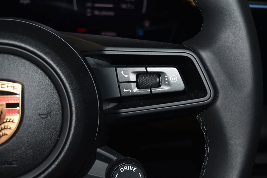 Certified 2025 Porsche Macan Electric image 12