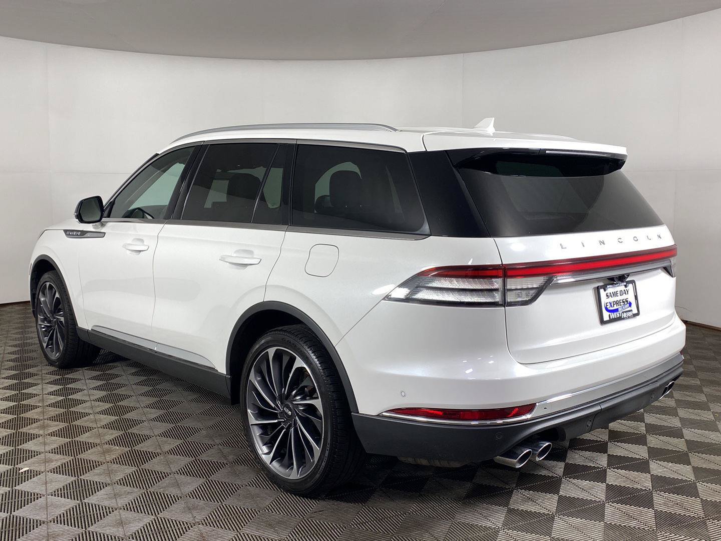 Used 2020 Lincoln Aviator Reserve w/ Equipment Group 202A AWD/4WD image 4