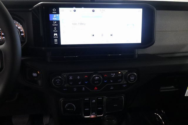 New 2025 Jeep Gladiator Sport AWD/4WD image 19