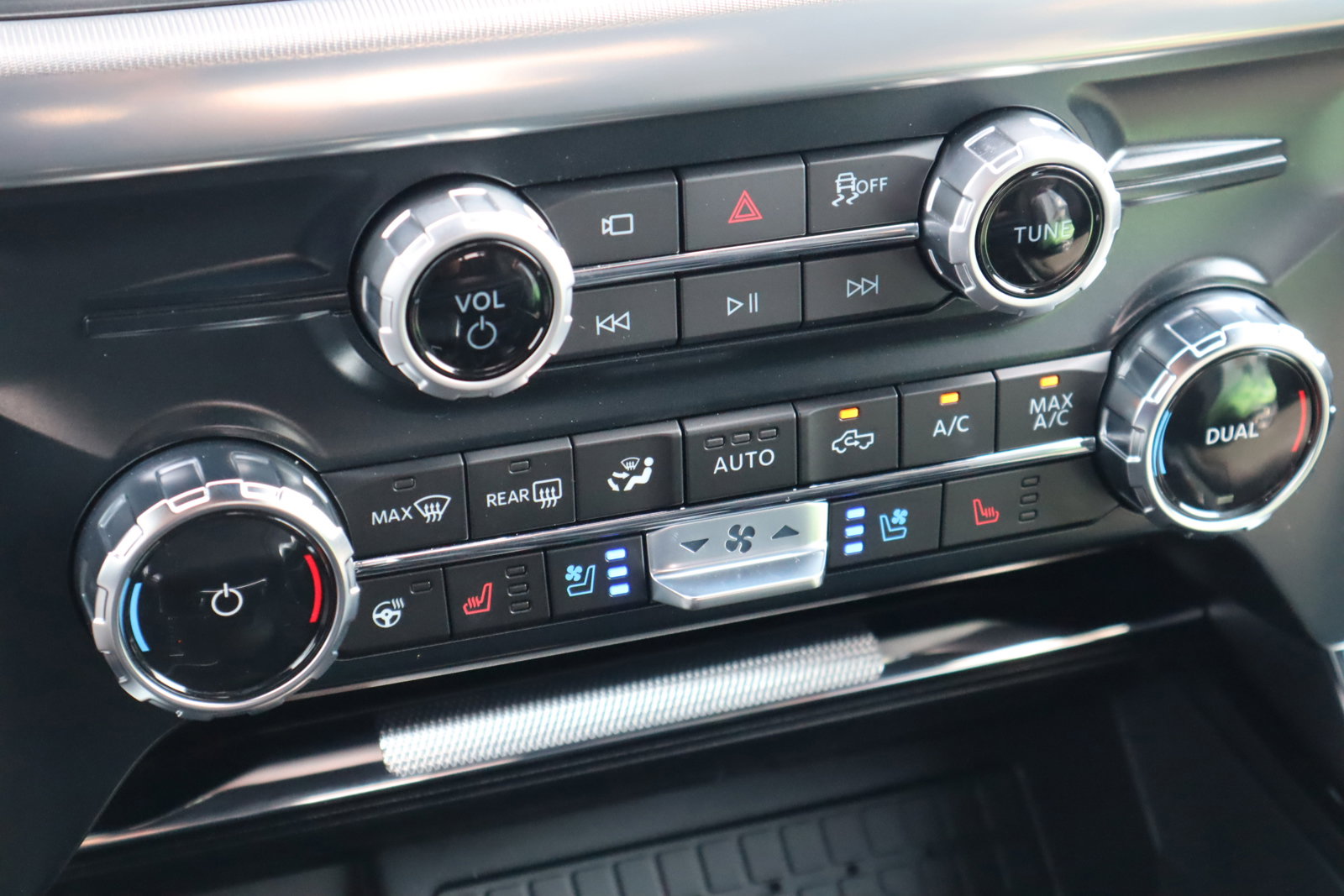 New 2025 Ford F150 Lariat w/ Equipment Group 502A High image 29