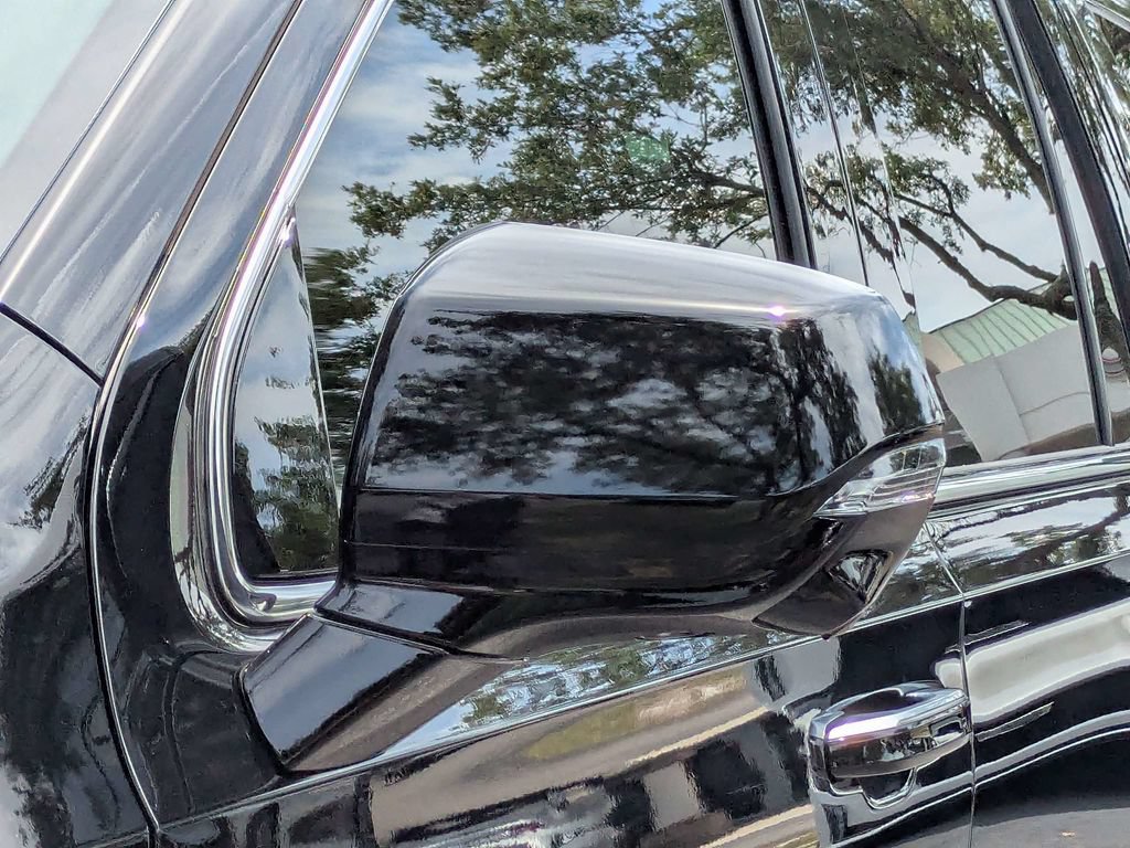 Used 2026 Cadillac Escalade Luxury AWD/4WD image 12