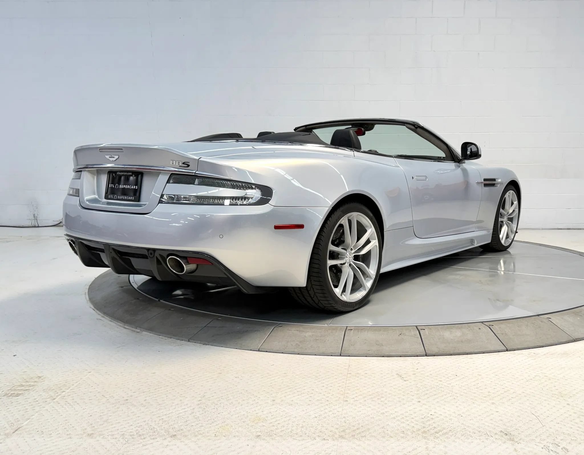 Used 2012 Aston Martin DBS Volante RWD image 9