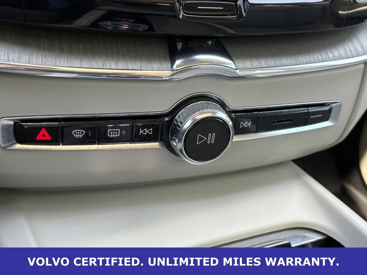Certified 2023 Volvo XC60 B5 Ultimate w/ Climate Package image 22