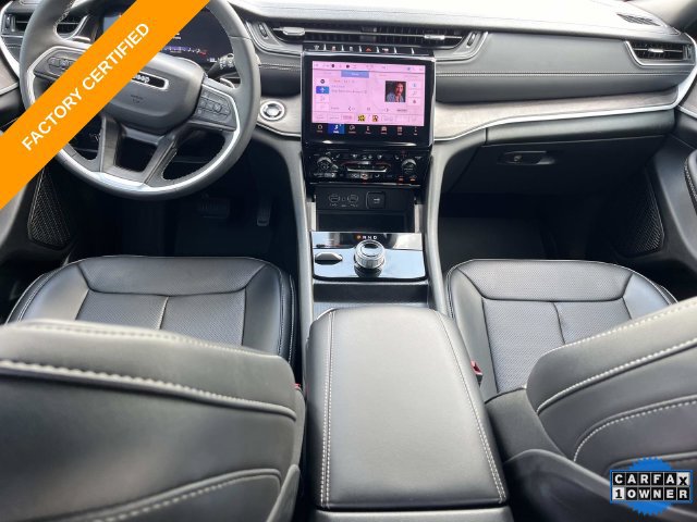 Used 2025 Jeep Grand Cherokee Limited w/ Luxury Tech Group II AWD/4WD image 16