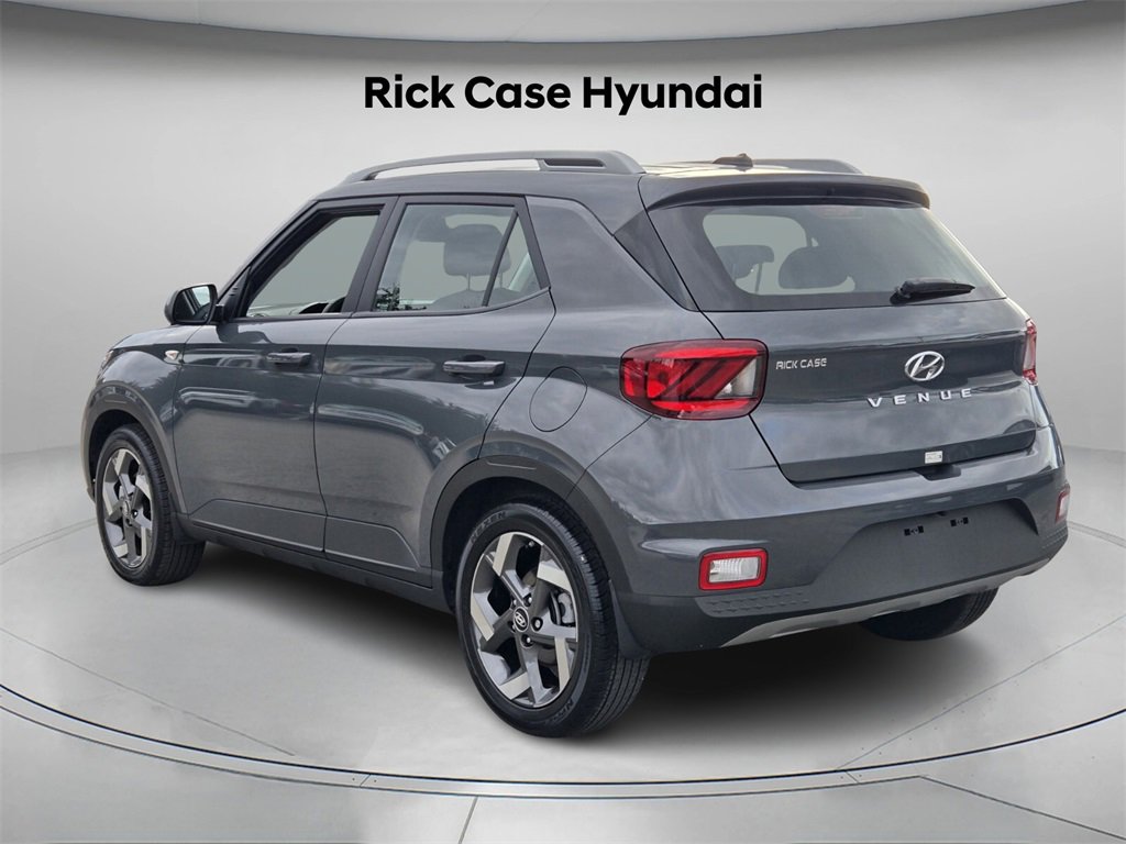 Certified 2025 Hyundai Venue SEL image 7