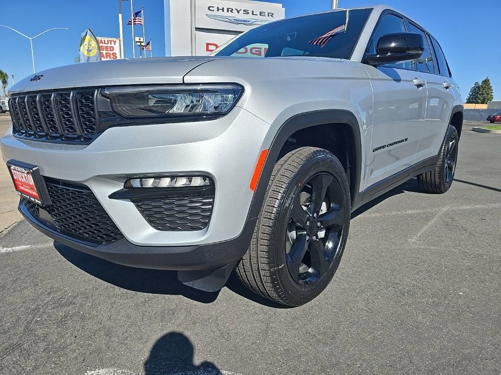 New 2025 Jeep Grand Cherokee Limited w/ Black Appearance Package AWD/4WD image 21