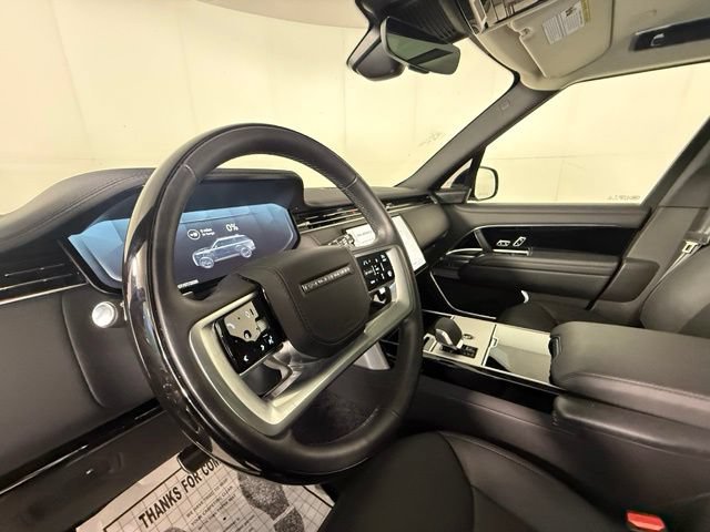 Used 2025 Land Rover Range Rover SE AWD/4WD image 4