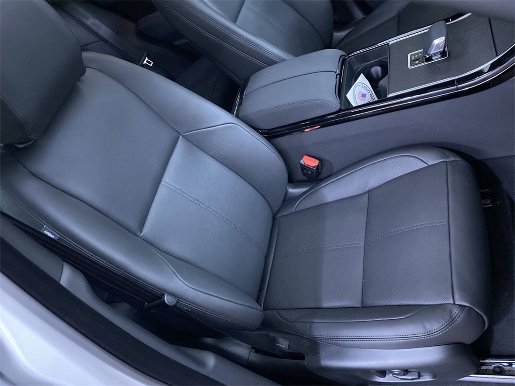 Used 2025 Land Rover Range Rover Velar Dynamic SE image 27