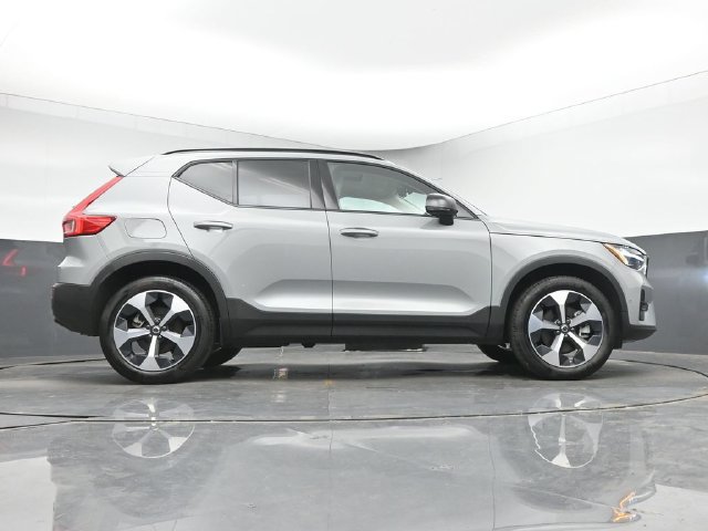 Used 2026 Volvo XC40 B5 Plus AWD/4WD image 42