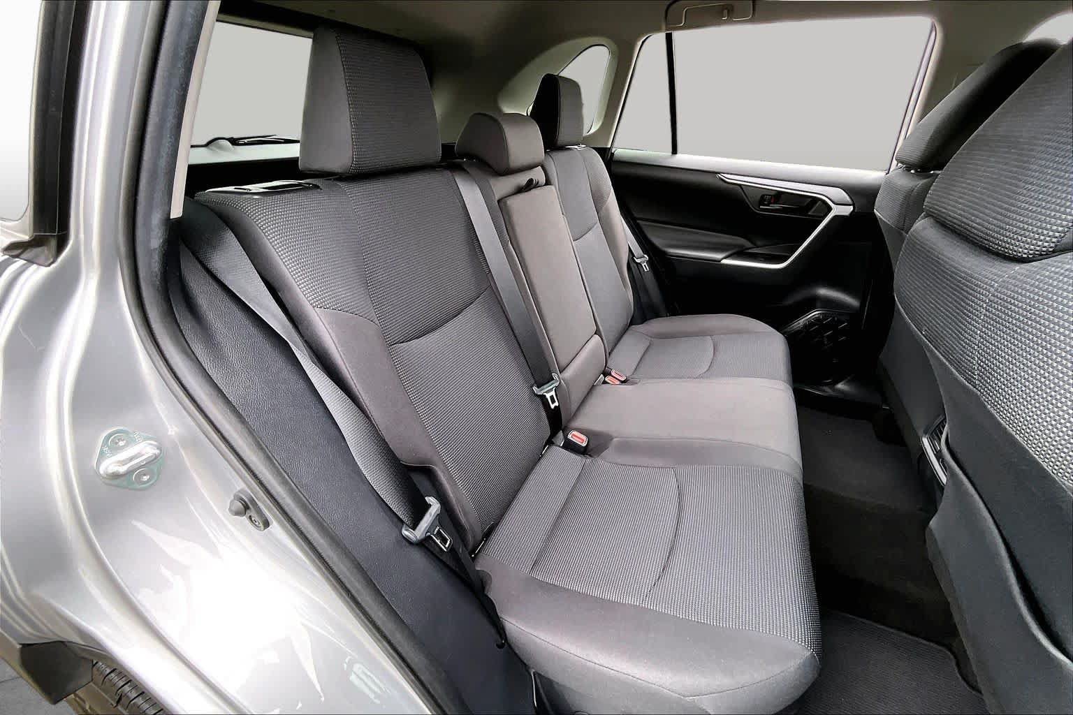 Used 2019 Toyota RAV4 LE w/ Carpet Mat Package AWD/4WD image 19