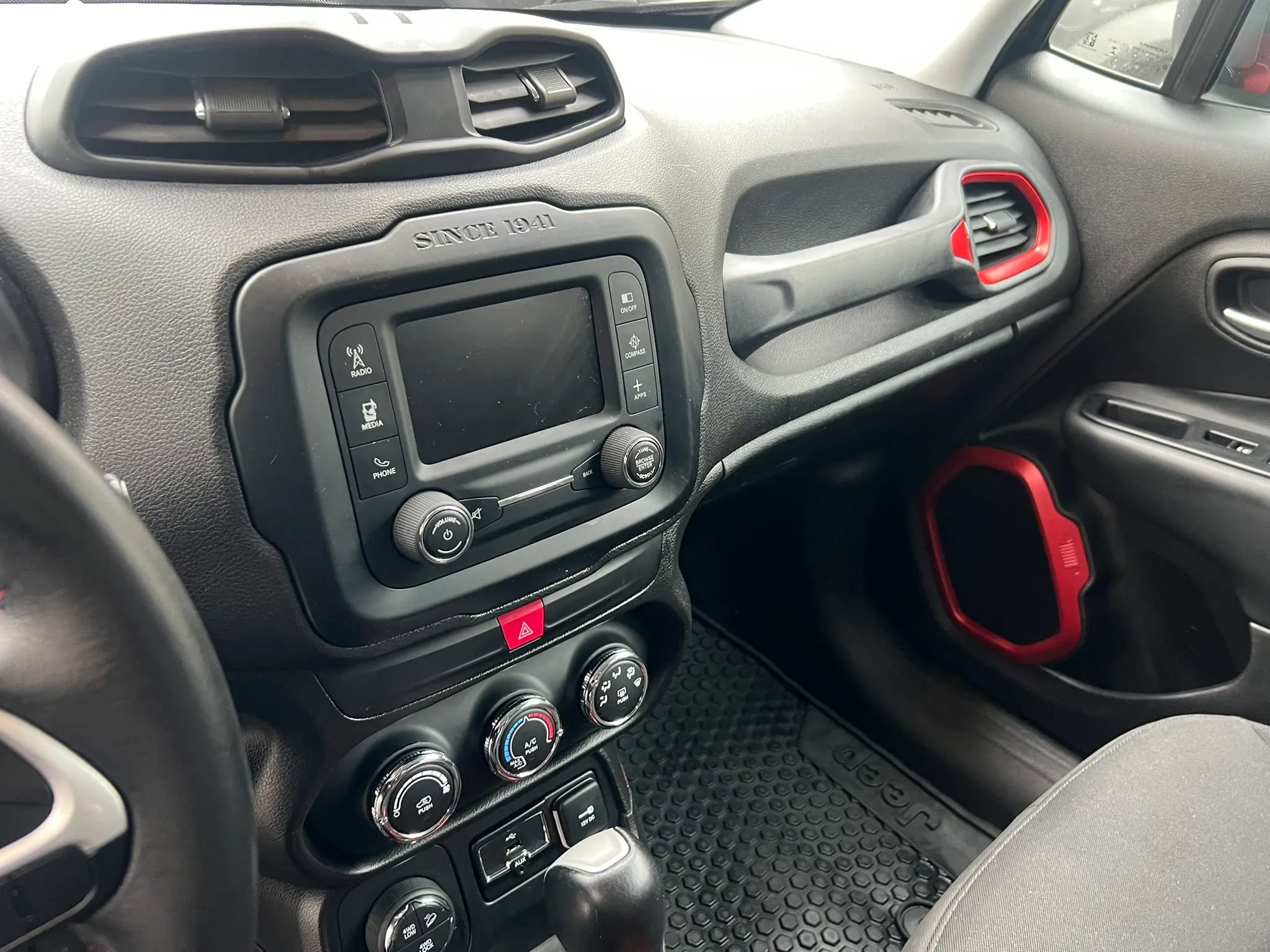 Used 2017 Jeep Renegade Trailhawk image 21