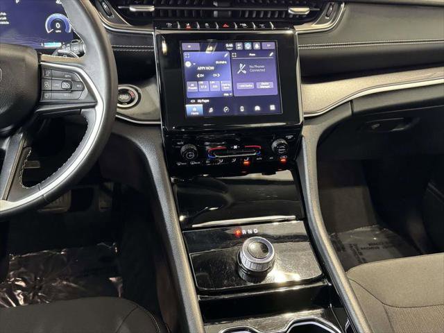 Certified 2023 Jeep Grand Cherokee Laredo image 19