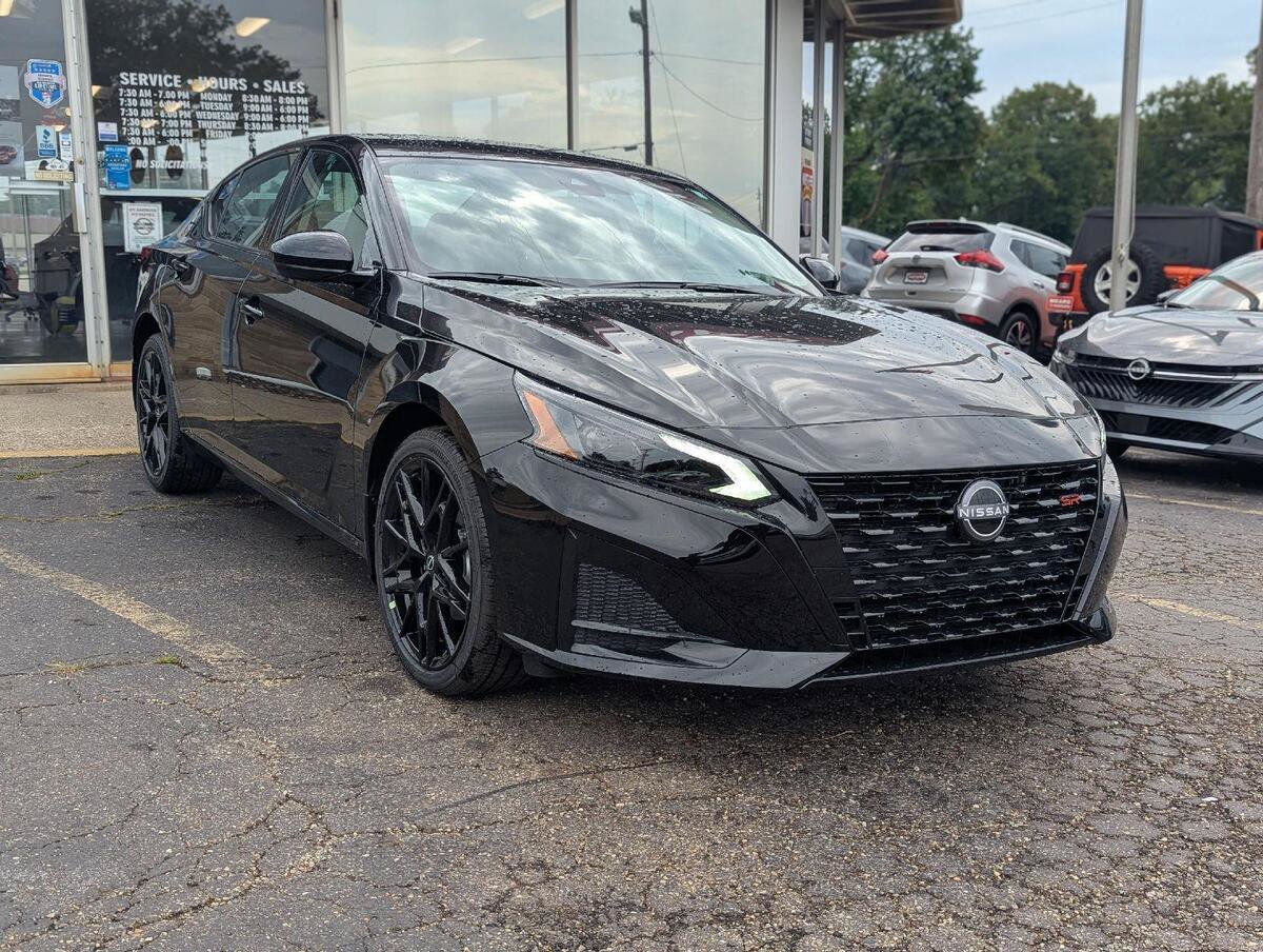 New 2026 Nissan Altima 2.5 SR w/ SR Midnight Edition Package