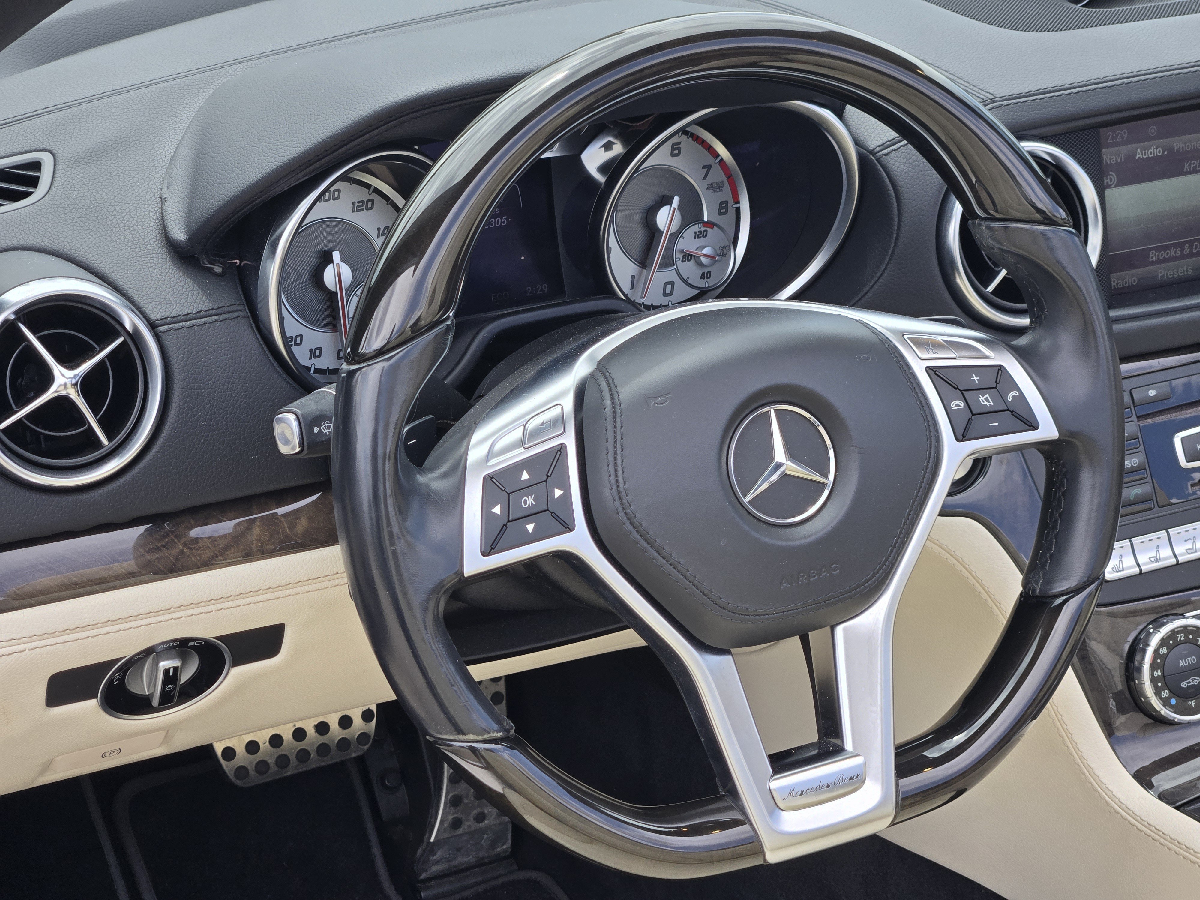 Used 2014 Mercedes-Benz SL 550 image 15