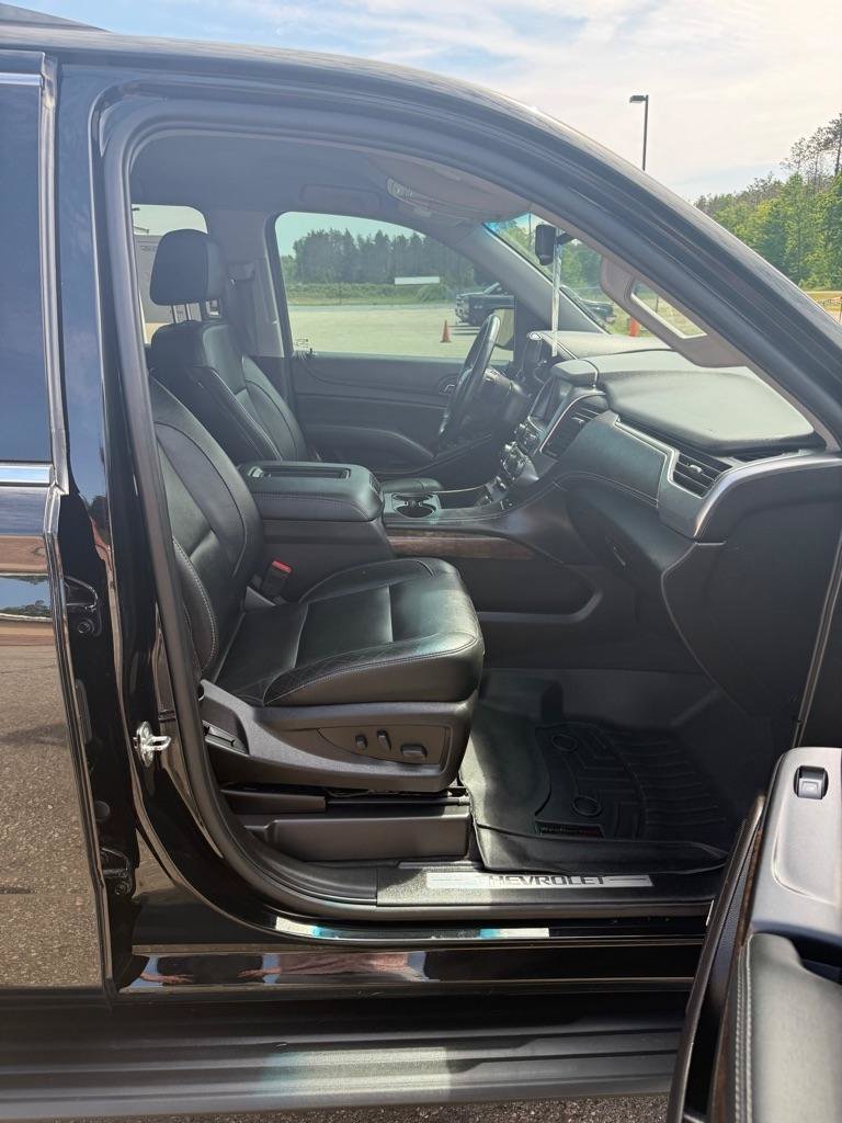Used 2019 Chevrolet Suburban LT w/ Luxury Package AWD/4WD image 18