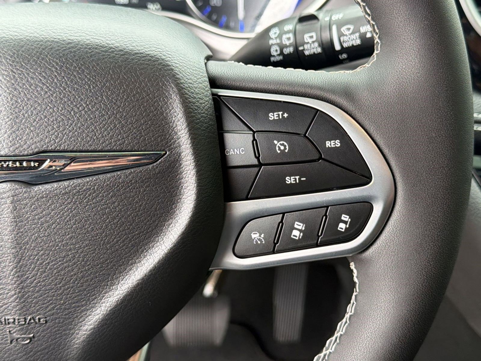 Used 2026 Chrysler Pacifica Select image 24