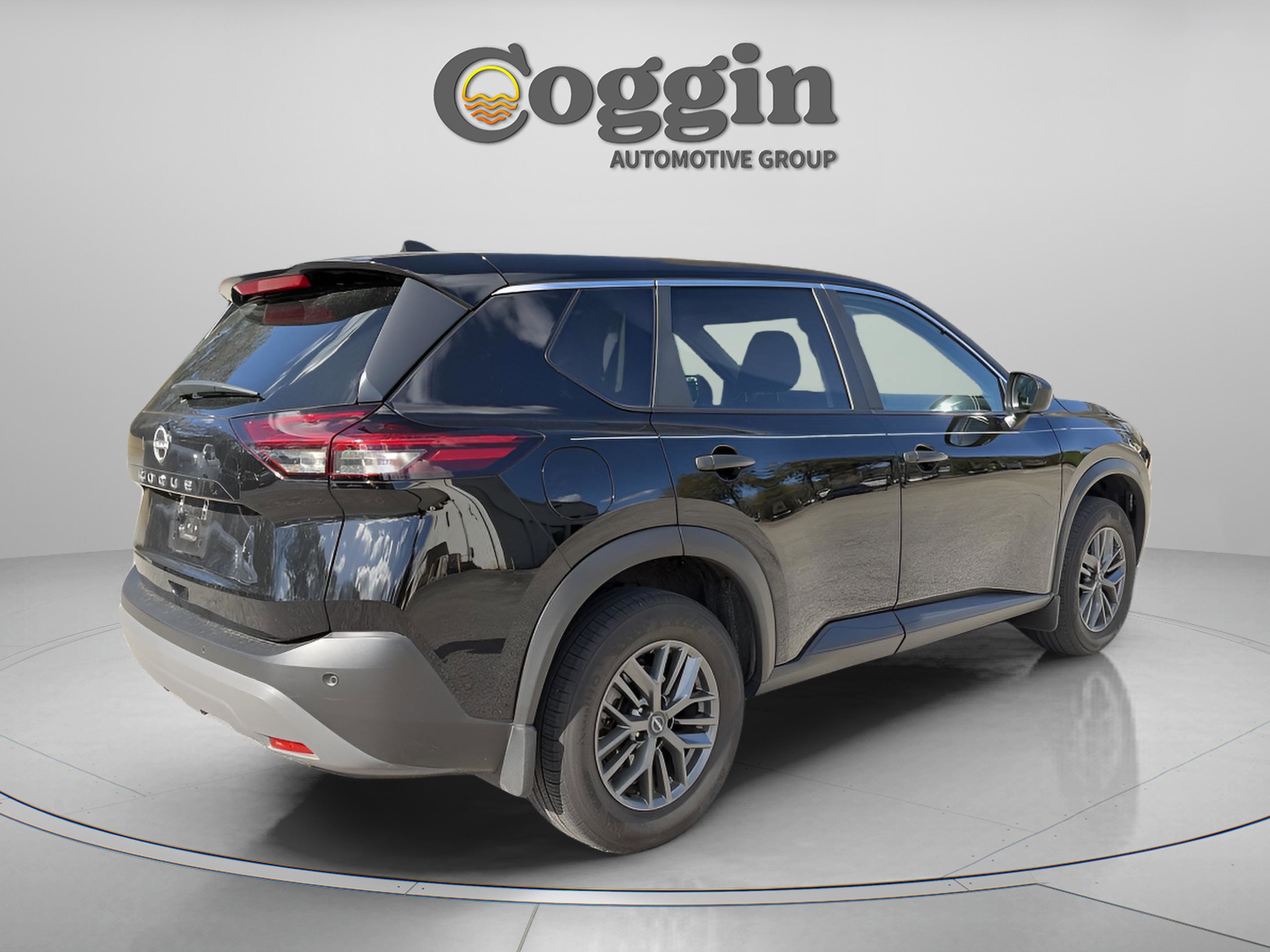 Used 2023 Nissan Rogue S image 5