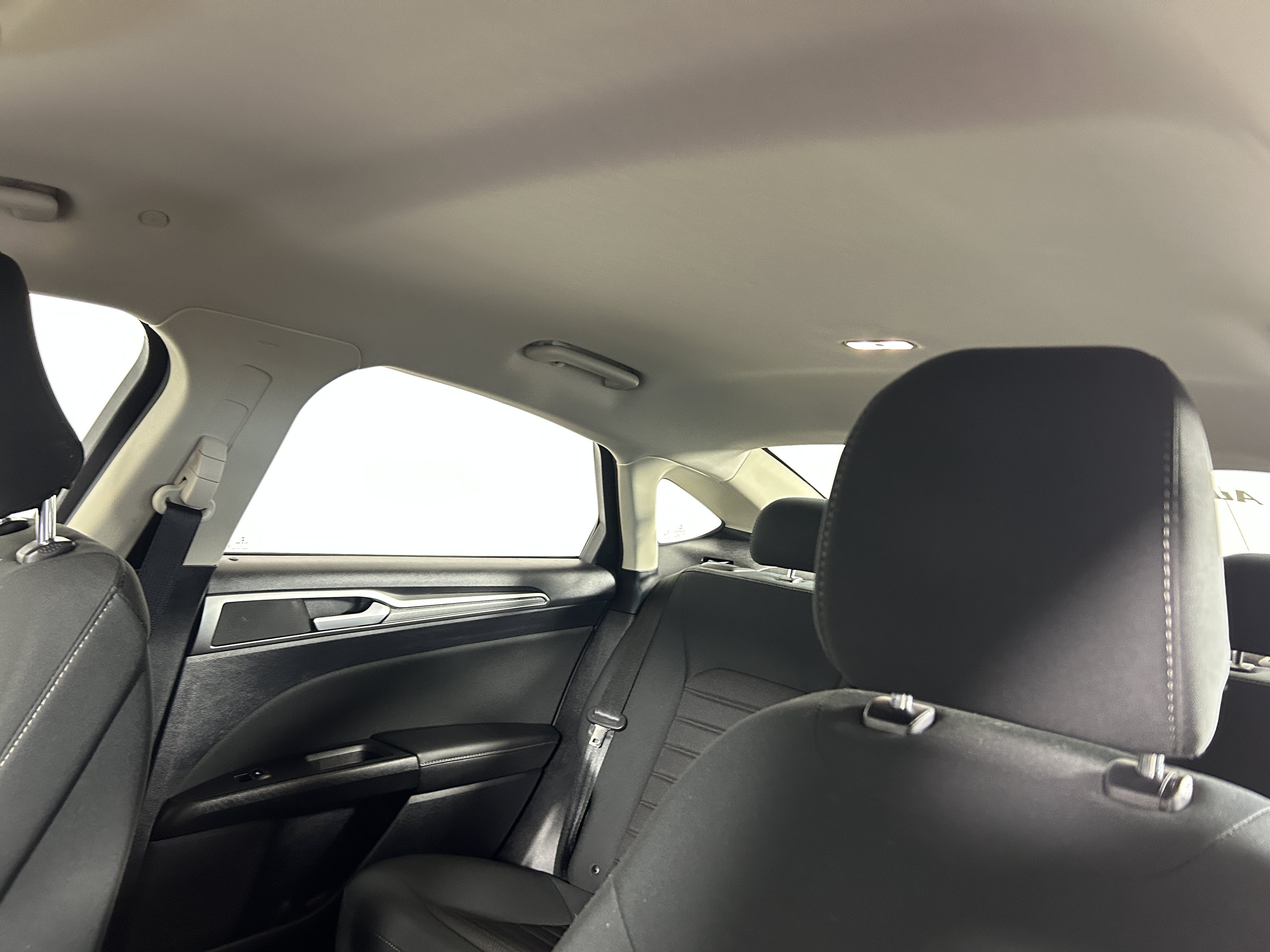 Used 2020 Ford Fusion SE FWD image 12