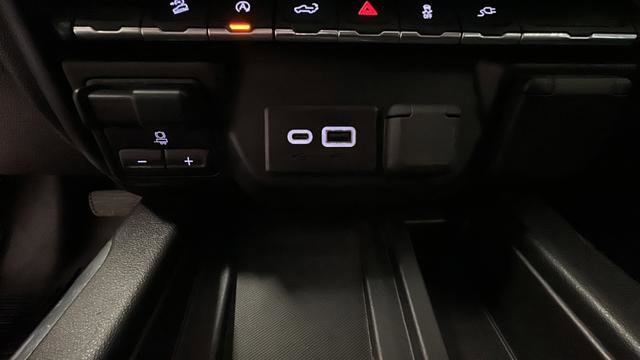 Used 2020 GMC Sierra 1500 SLT w/ SLT Premium Package AWD/4WD image 32
