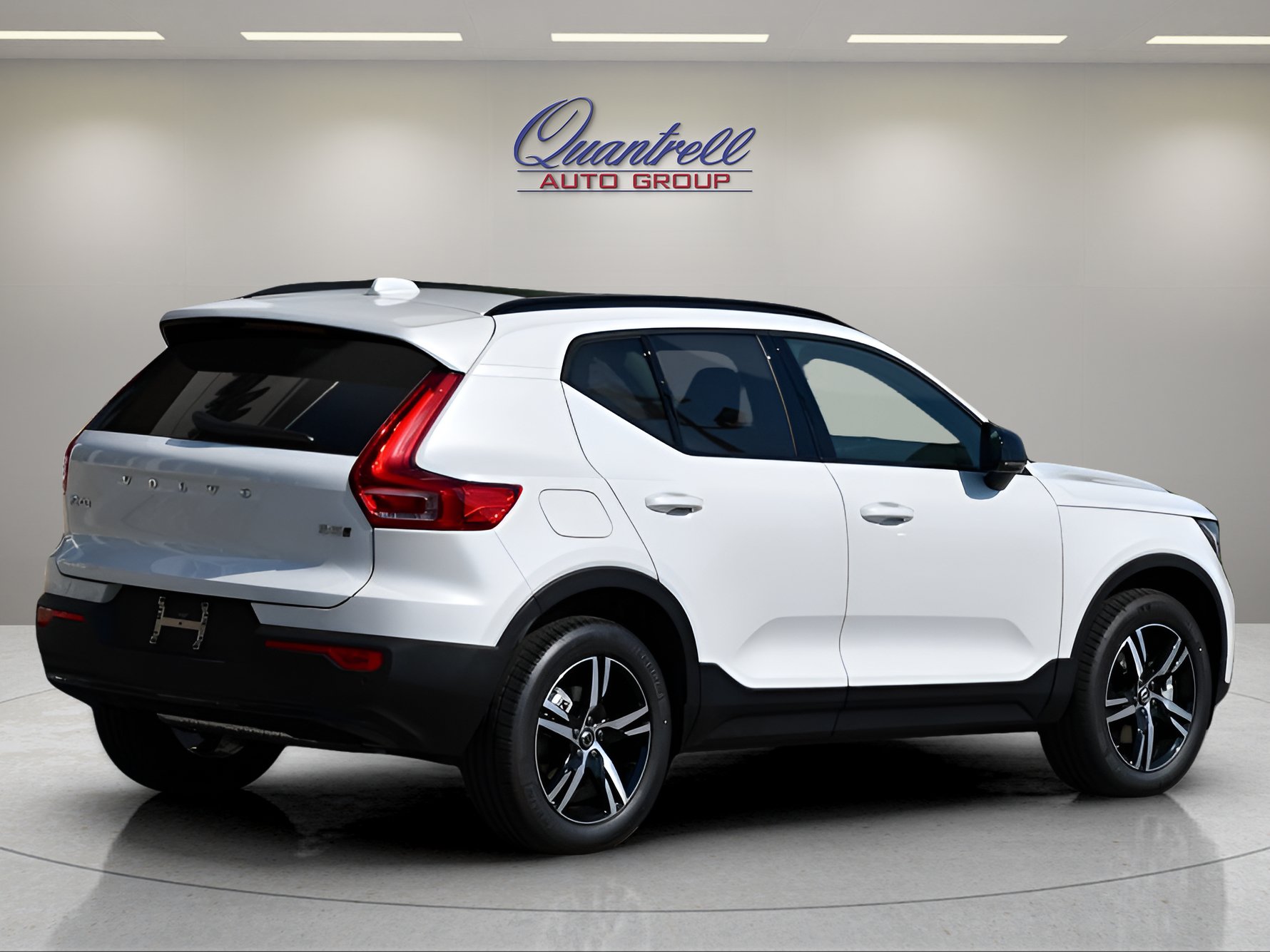 Used 2026 Volvo XC40 B5 Core w/ Protection Package Premier AWD/4WD image 4