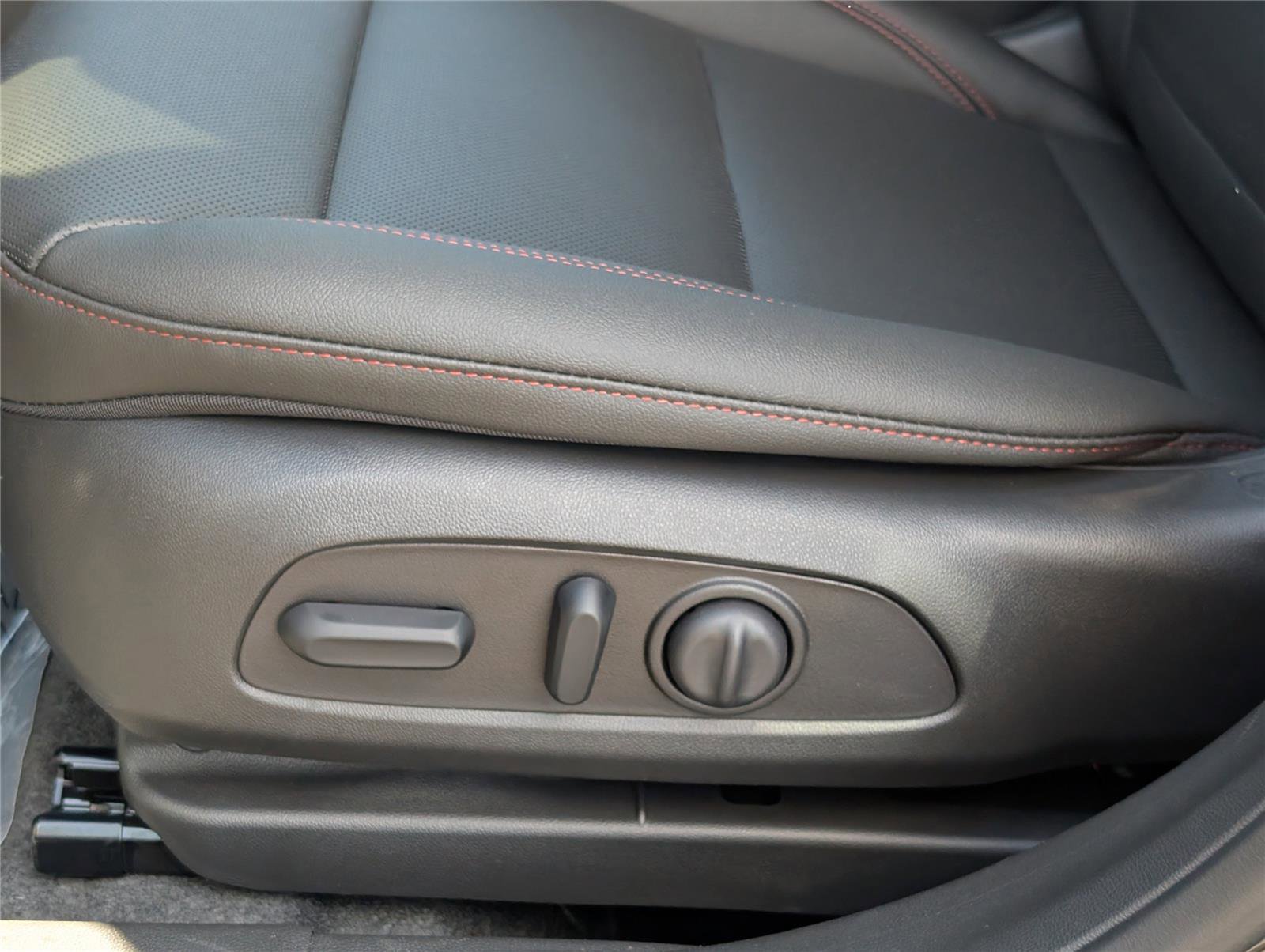 New 2026 Chevrolet Trax RS w/ Driver Confidence Package image 33