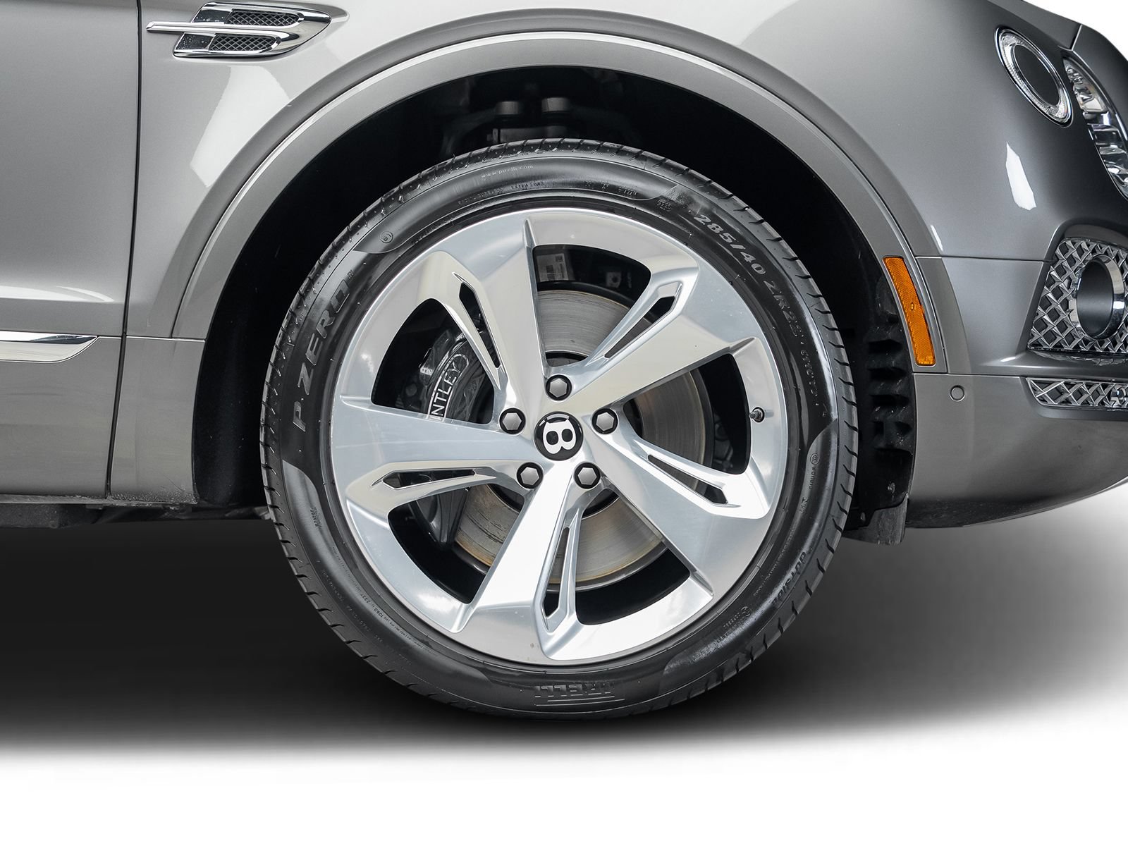 Used 2018 Bentley Bentayga AWD/4WD image 25
