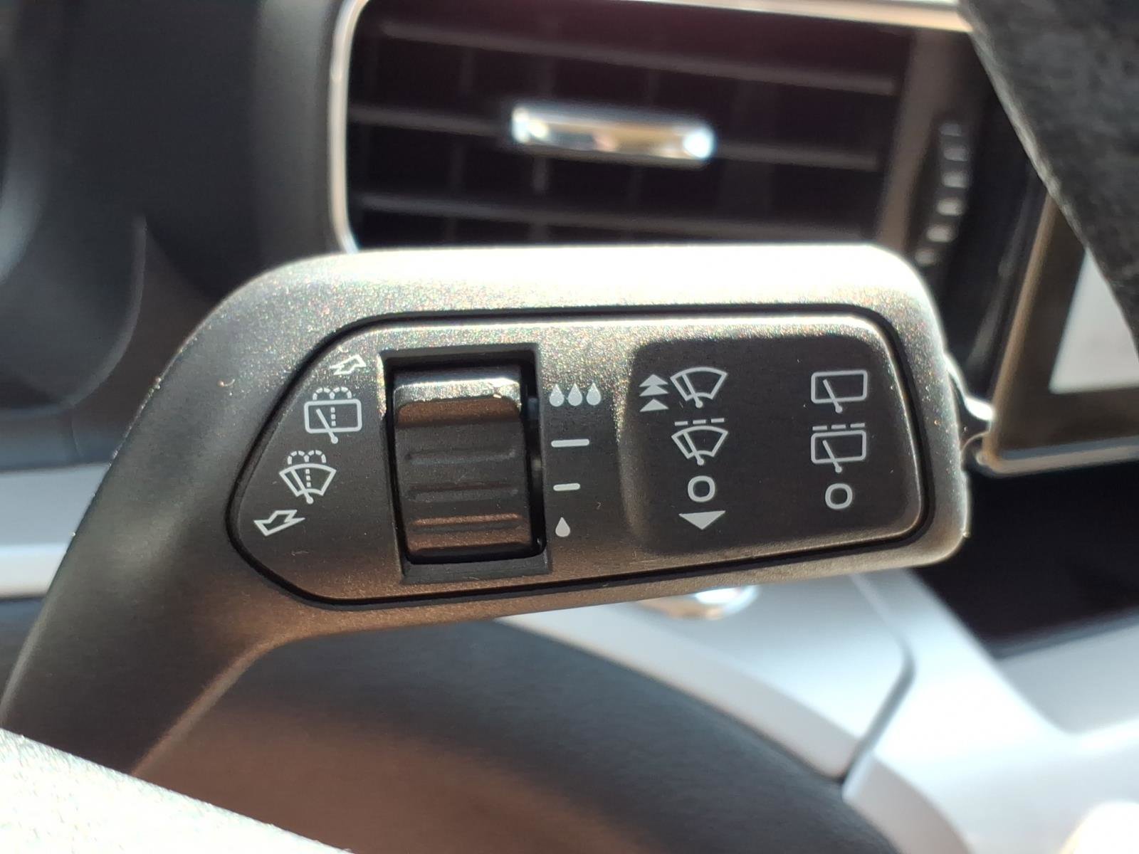 Certified 2023 Ford Explorer XLT w/ Equipment Group 202A AWD/4WD image 30