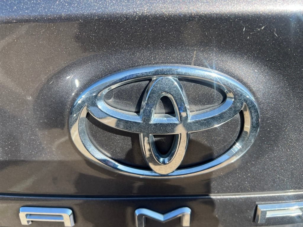 Used 2021 Toyota Camry LE FWD image 5