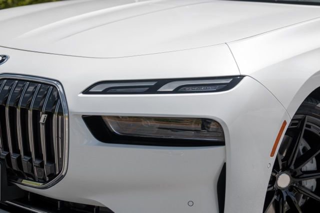 Used 2024 BMW i7 eDrive50 image 4