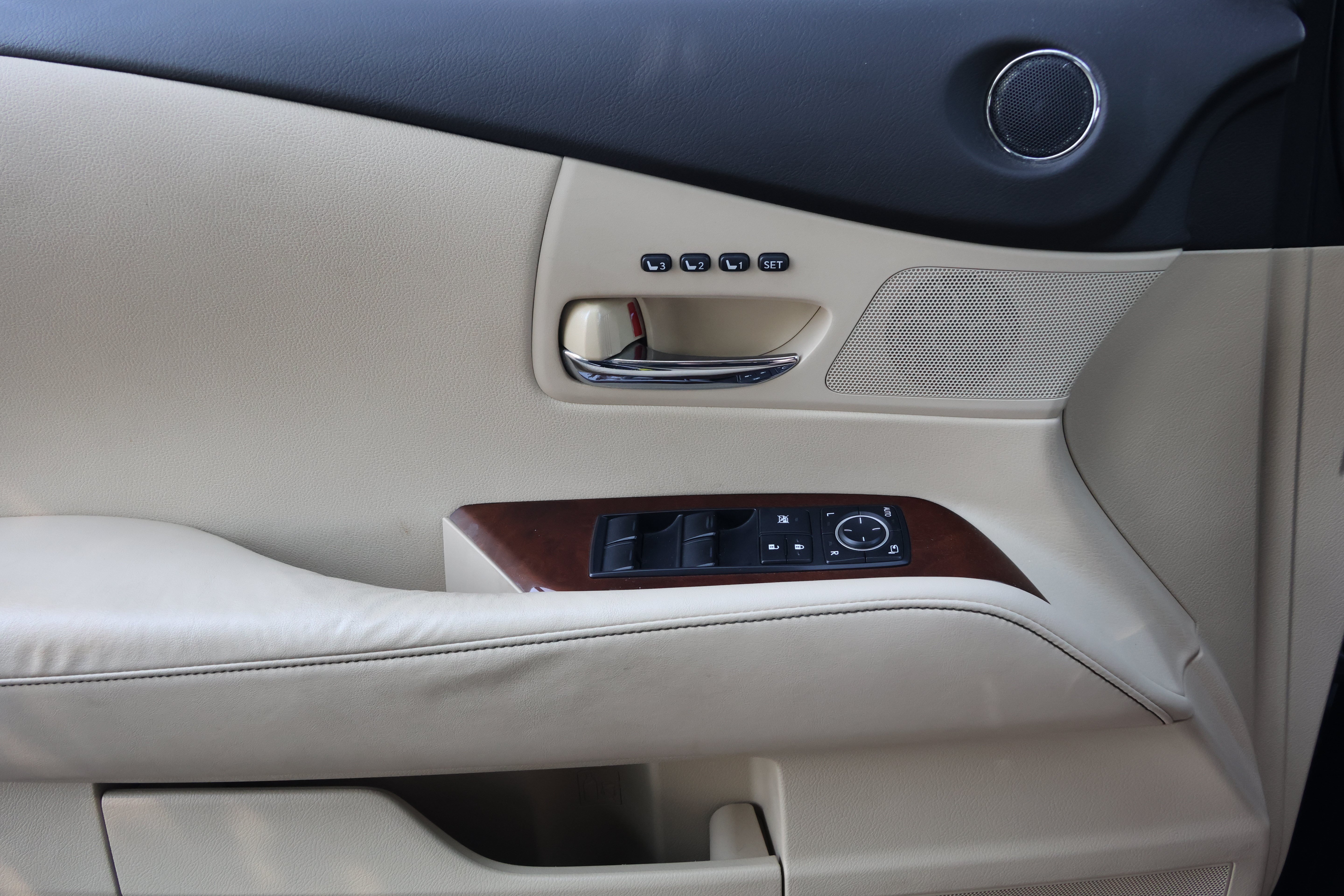 Used 2013 Lexus RX 350 AWD w/ Premium Pkg image 12