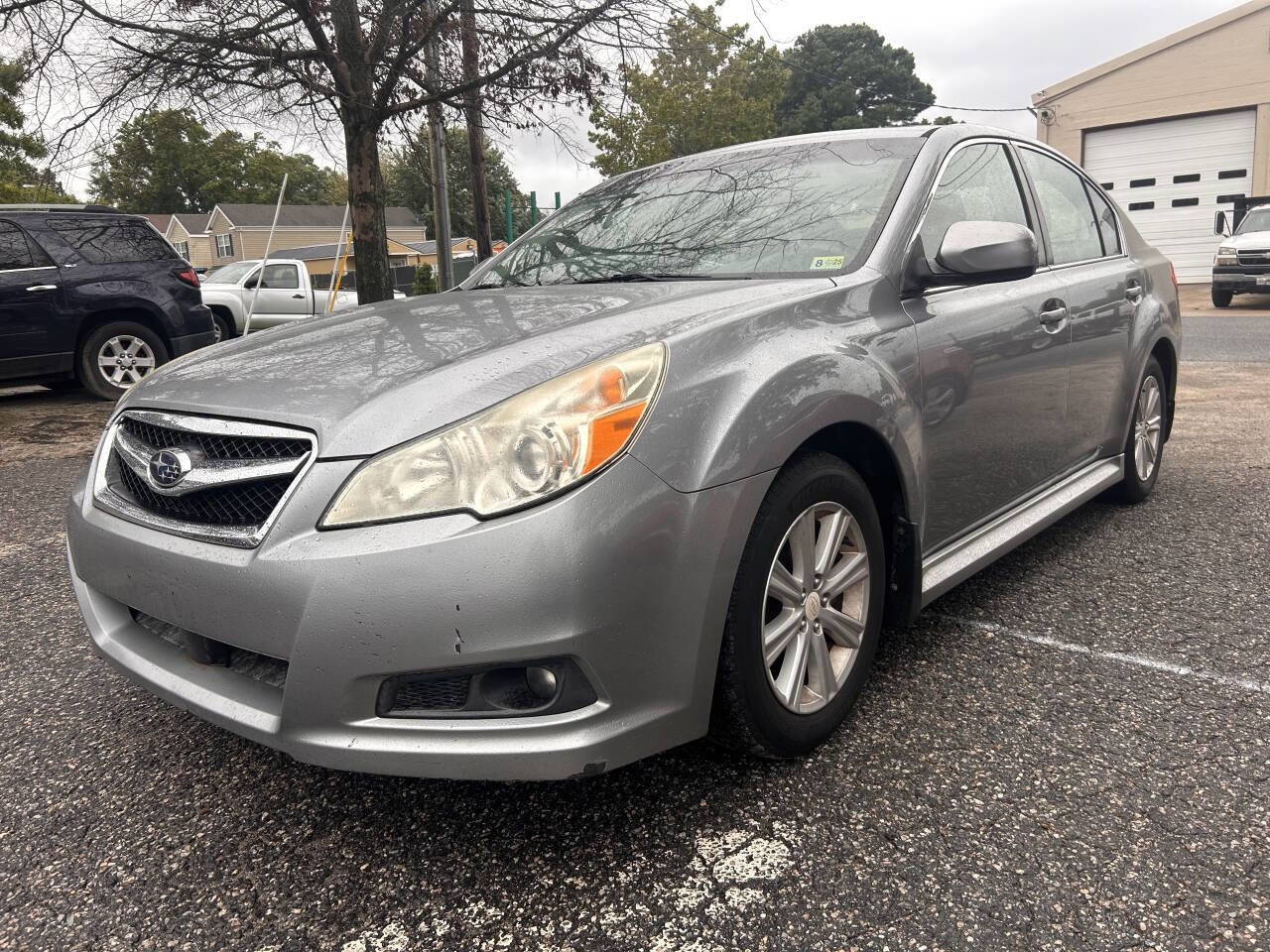 Used 2011 Subaru Legacy 2.5i Premium AWD/4WD image 2