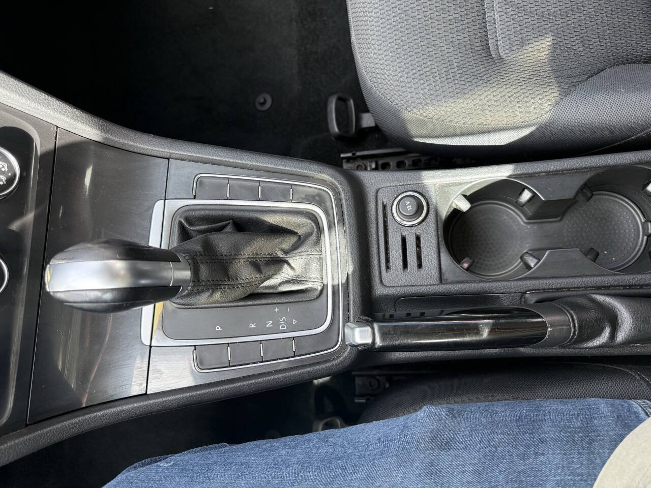 Used 2018 Volkswagen Golf S FWD image 27