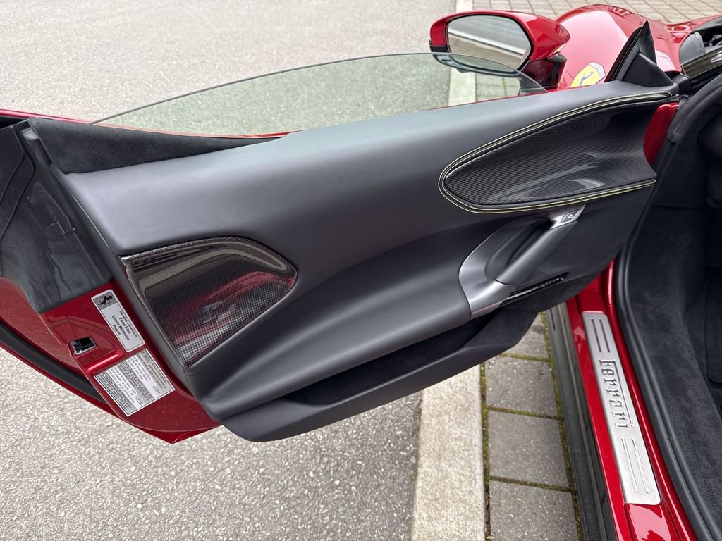 Used 2024 Ferrari SF90 Spider image 27