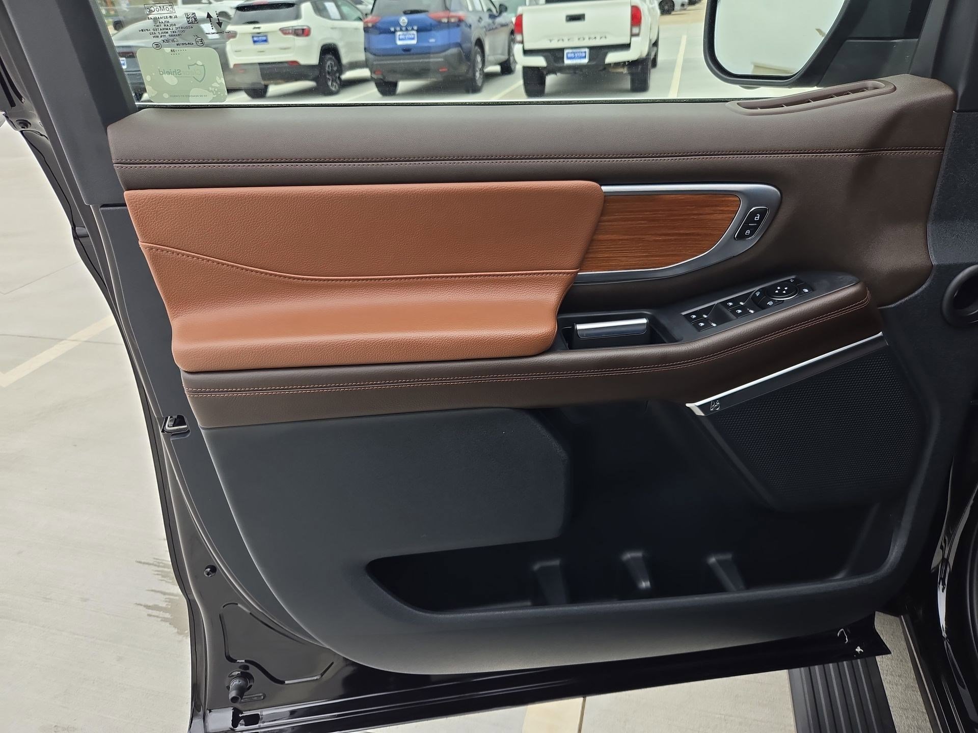 Used 2025 Ford Expedition King Ranch image 14