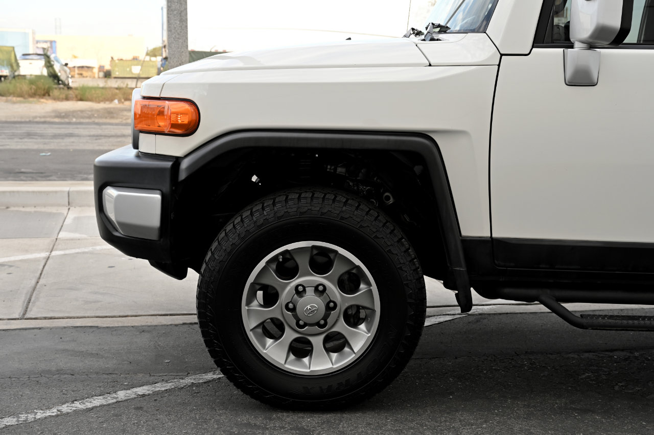 Used 2013 Toyota FJ Cruiser 4WD image 35