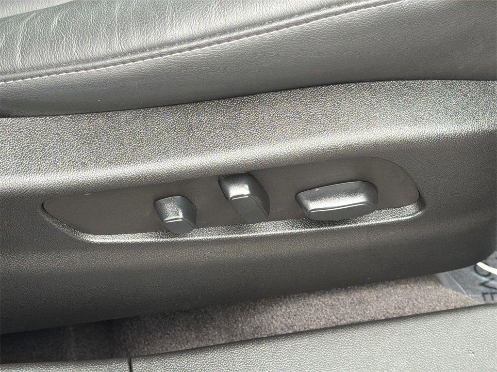 Certified 2023 Cadillac XT4 Luxury w/ Cold Weather Package image 33