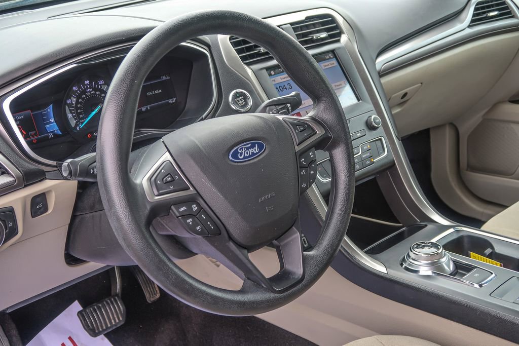 Used 2019 Ford Fusion SE FWD image 24