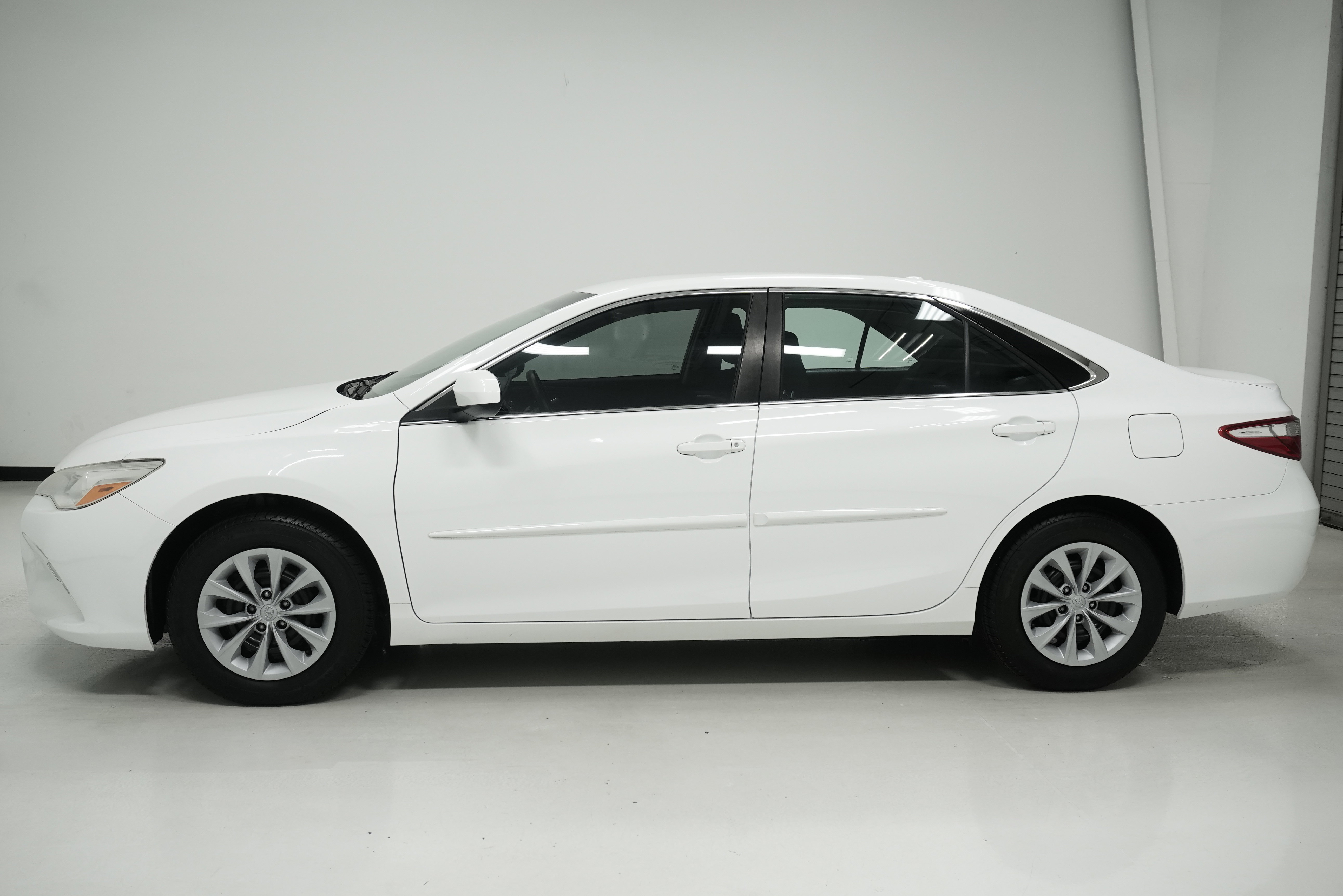 Used 2017 Toyota Camry LE FWD image 7