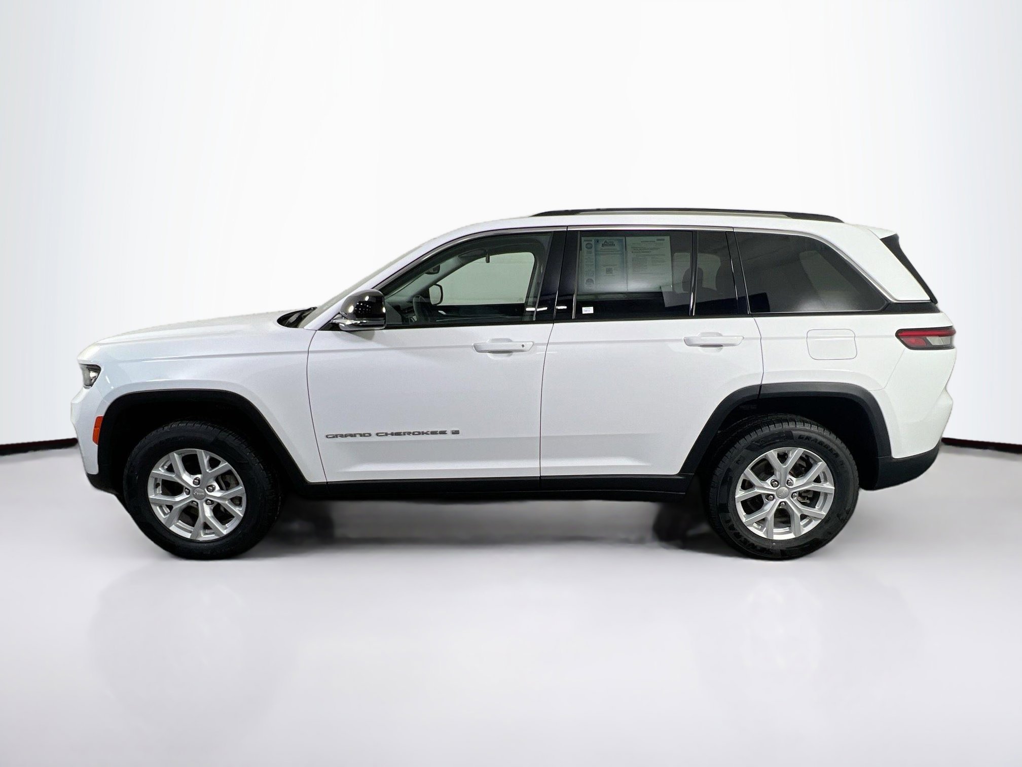 Used 2023 Jeep Grand Cherokee Limited AWD/4WD image 8