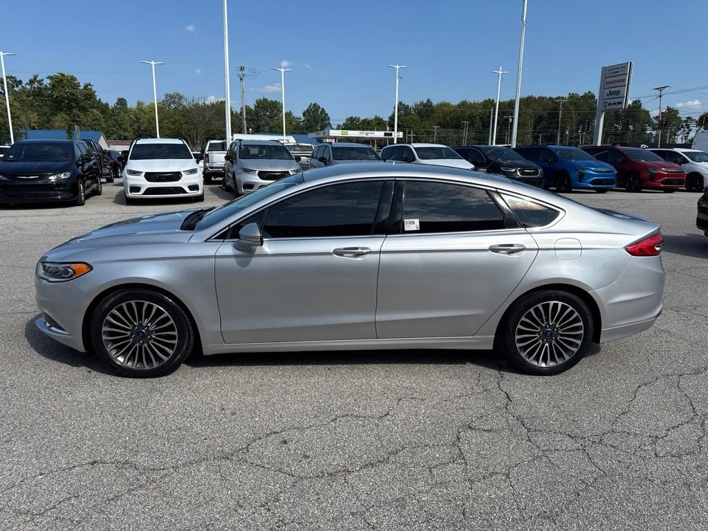 Used 2018 Ford Fusion SE w/ Fusion SE Technology Package FWD image 9