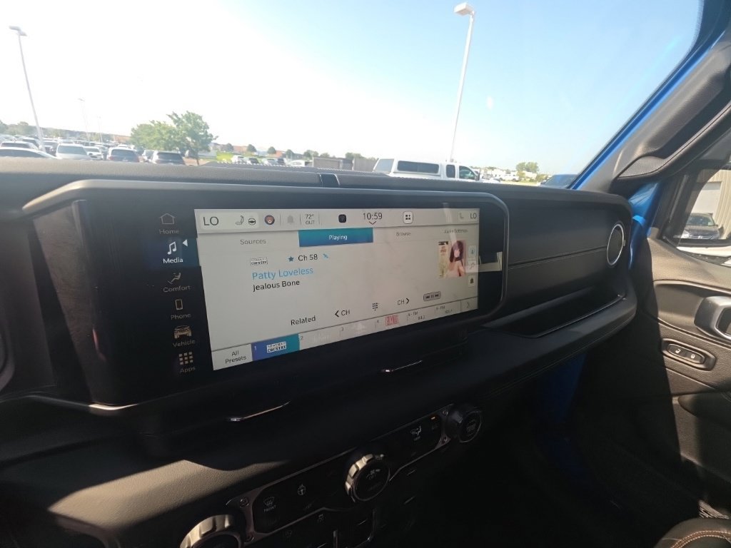 Used 2025 Jeep Gladiator Sport AWD/4WD image 19